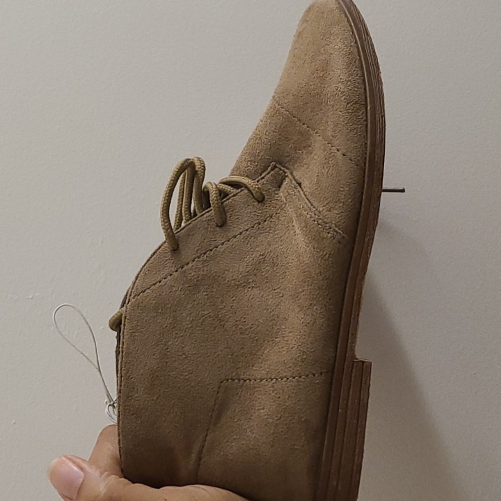 WOMEN'S BOOTS TAN NEW NEVER WORN SIZE 6 FAUX SUEDE